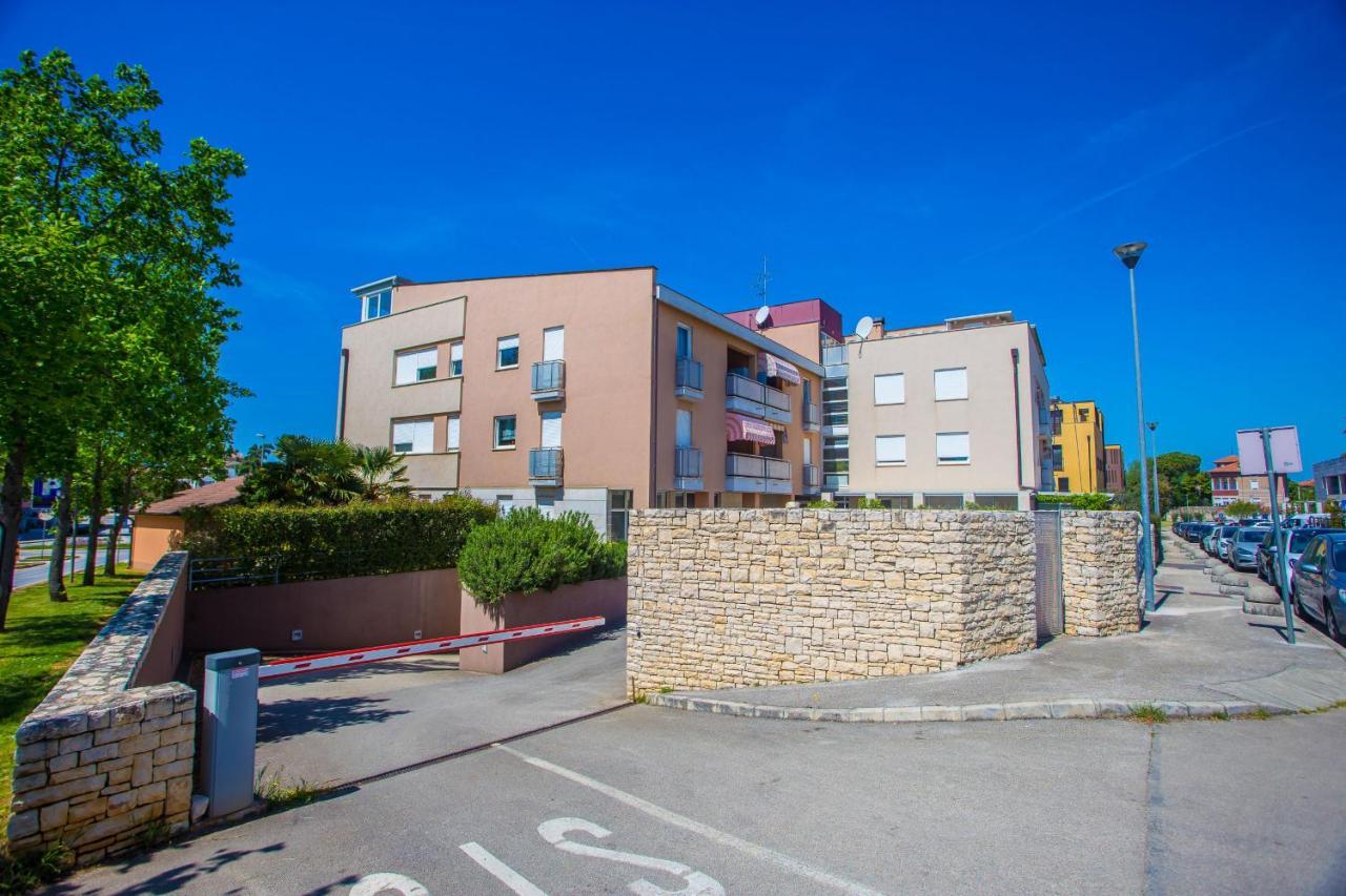 Apartment Dora Near Sea And Center With Private Garage Poreč Buitenkant foto