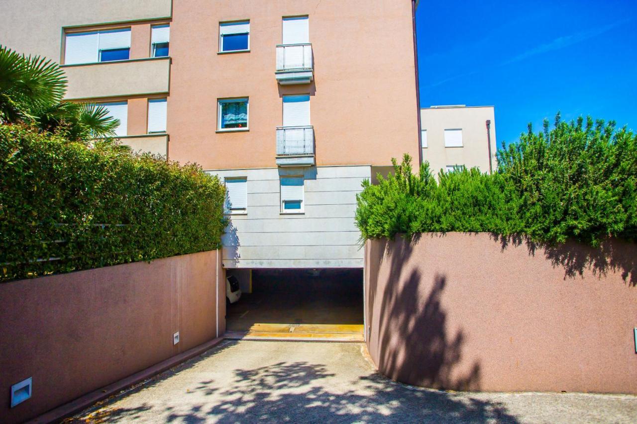 Apartment Dora Near Sea And Center With Private Garage Poreč Buitenkant foto